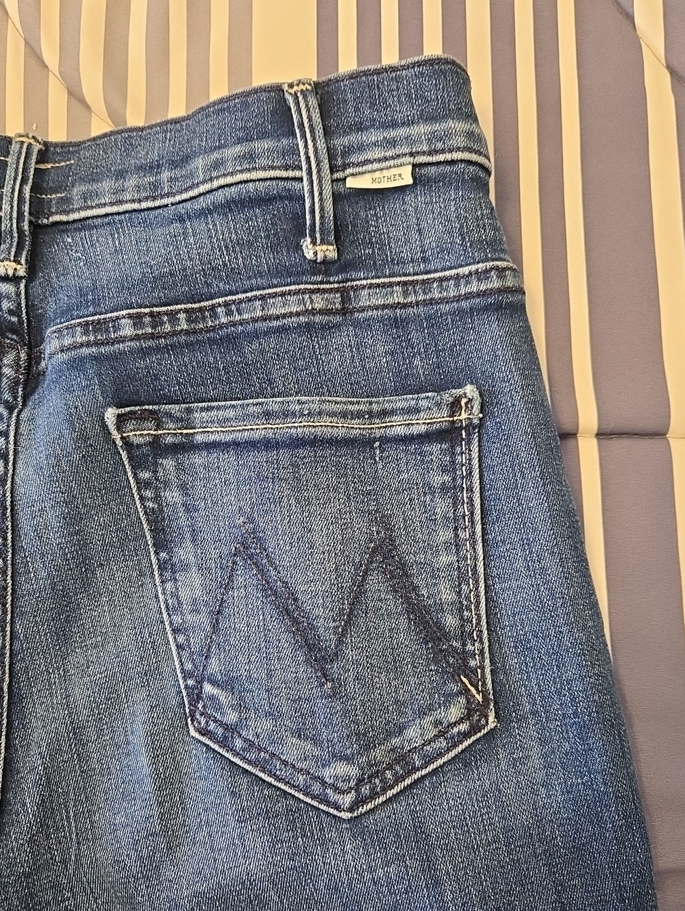 MOTHER Hustler Roller Sneak Wide Leg Flare Jeans in Medium Blue Wash - Picture 3 of 7